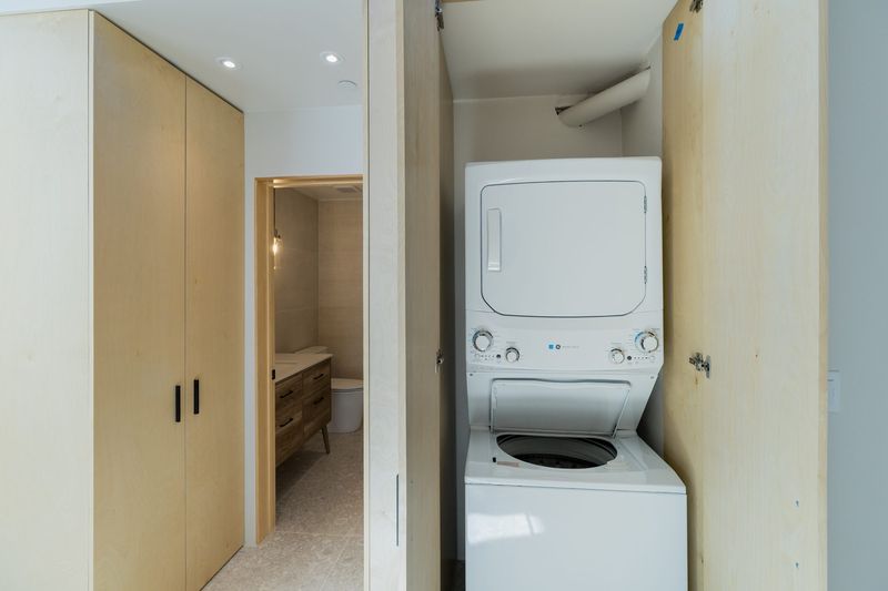 Laundry hall